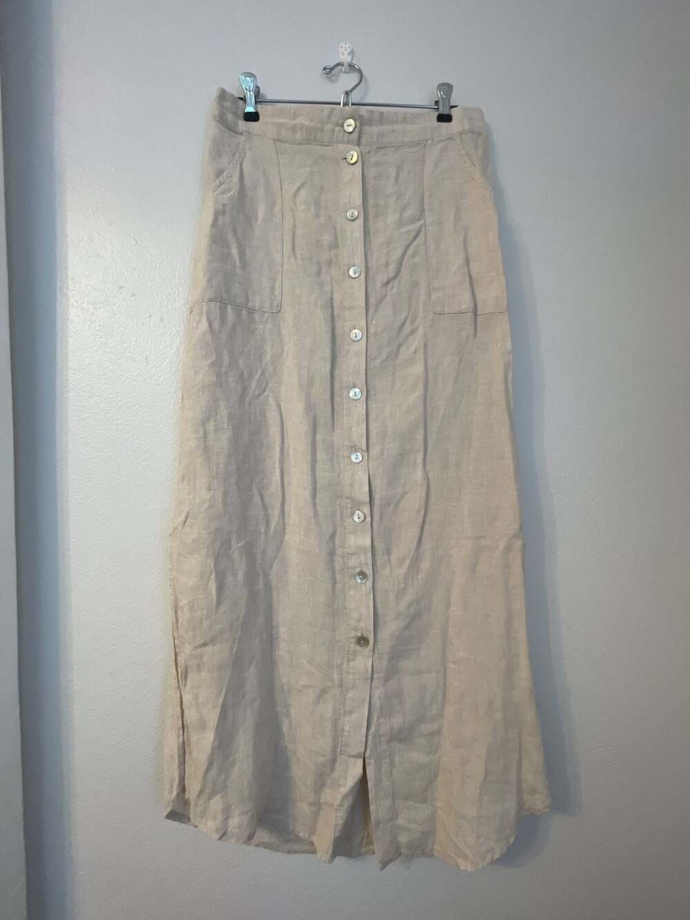 Antibes Blanc Button Front
100% Linen Skirt
Size M Oatmeal Midi
Boho
Hippie